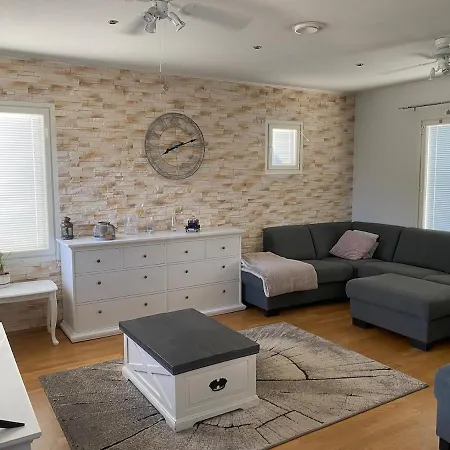 Daire Omakotitalo 4 Makuuhuonetta