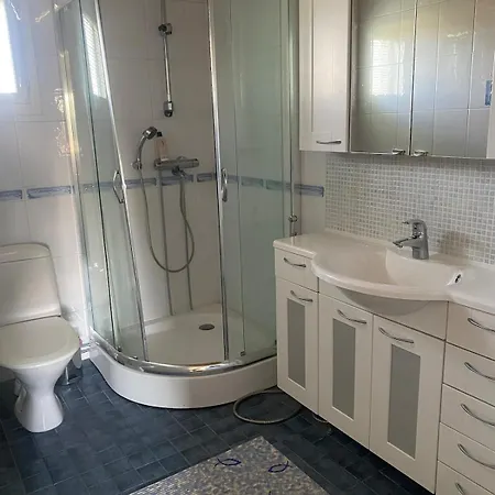 Omakotitalo 4 Makuuhuonetta