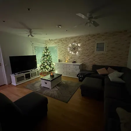 House With 4 Bedrooms Near Artic Circle アパート