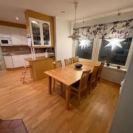 House With 4 Bedrooms Near Artic Circle アパート *
